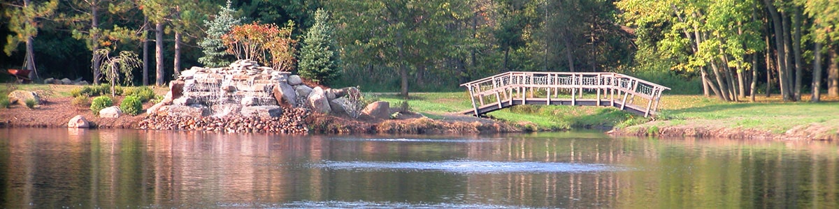 An image of a pond that is very healthy and has clear water as a result of great pond aeration