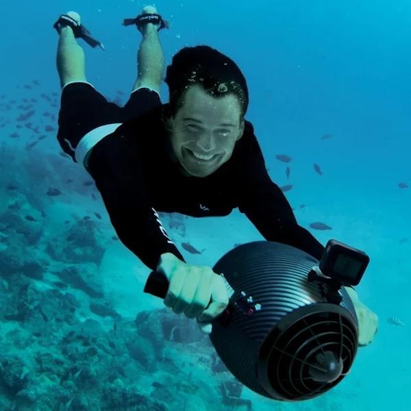 Head on view of a snorkeler coming right at us with a Yamaha Jet Pod Pro Sea Scooter.